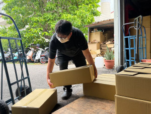 阿良目前主要負責倉庫貨品整理、出入庫管理及貨物清點等工作，迄今已穩定就業逾4個月