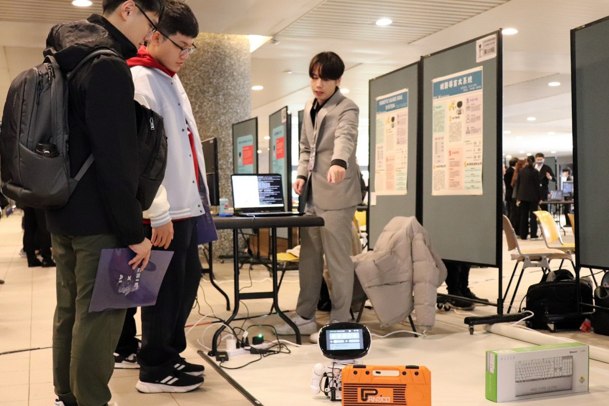 長庚大學擁有豐沛的醫療研究能量及產業資源,AI學系學生在專題成果展上具體實踐AI在智慧醫療照護、智慧製造等真實場域的創新應用。(圖/長庚大學)