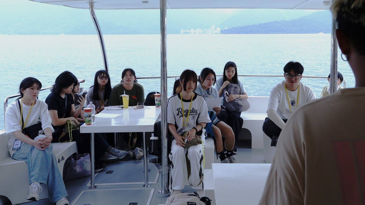 圖說:遊艇導覽:巡覽日月潭各水域據點,實地了解湖面環境特性與潛在風險。(日管處提供)