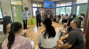 楊梅派出所巡佐楊銘德聯手土地銀行楊梅分行前往明日之星幼兒園向老師、職員進行反詐騙實務案例宣導。