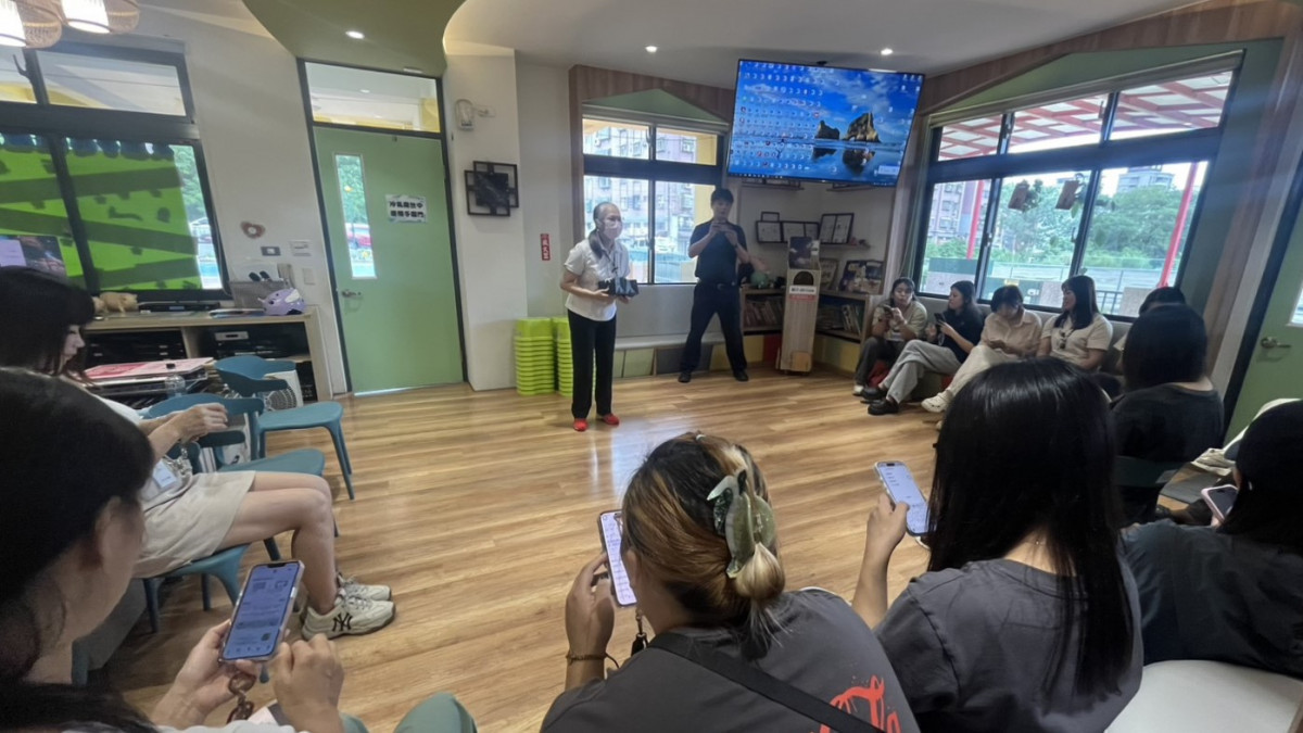 楊梅派出所巡佐楊銘德聯手土地銀行楊梅分行前往明日之星幼兒園向老師、職員進行反詐騙實務案例宣導。