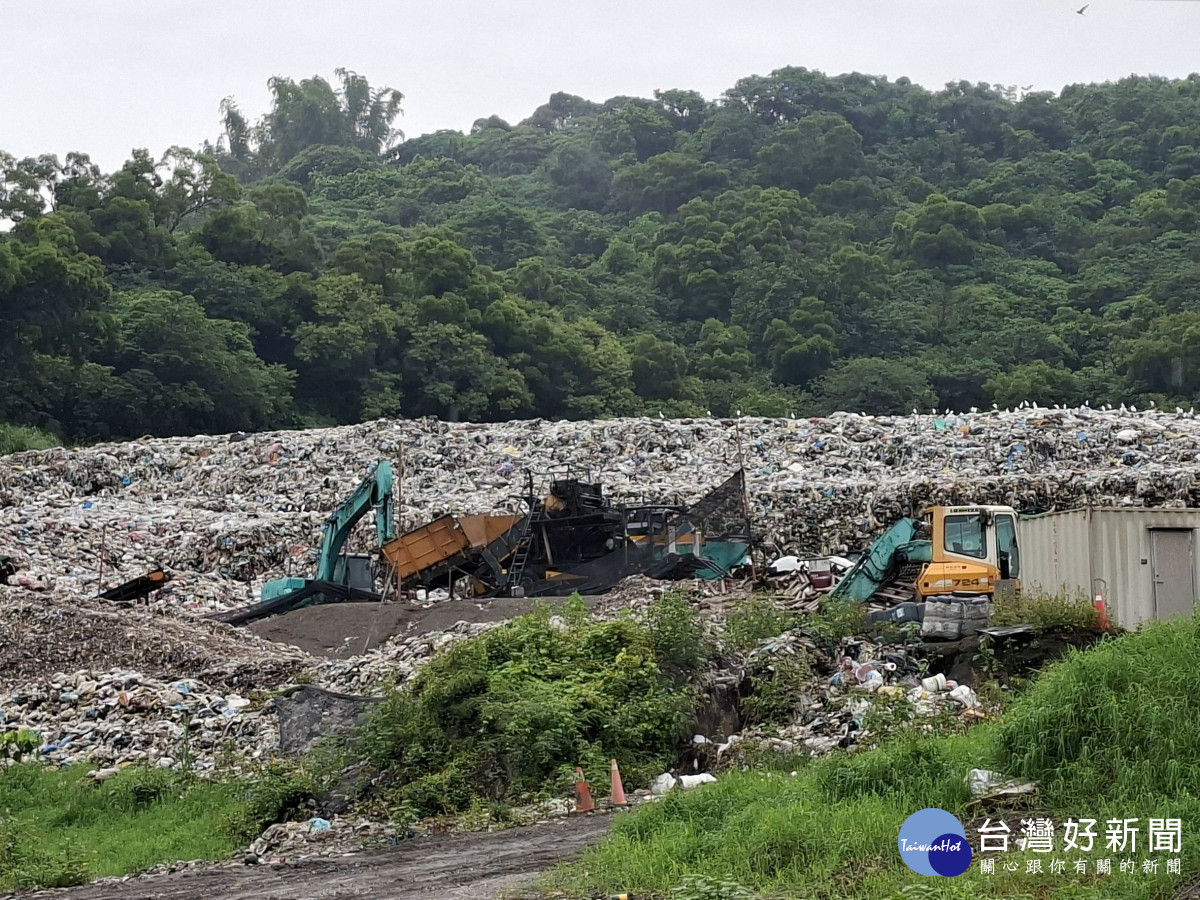 大里掩埋場暫置垃圾超過47萬公噸,議員質疑市府無法處理垃圾山。