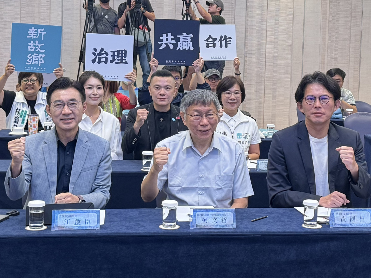 台中藍白合體！江啟臣引柯文哲名言「一個人走得快、一群人走得遠」　喊組最強台中隊