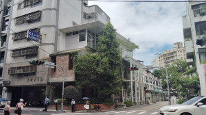 王國良與妻子林惠娟共同打造吃茶三千茶飲王國。（圖/陳招宗 攝）