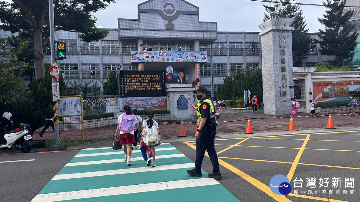 大雅員警守護學童安全。