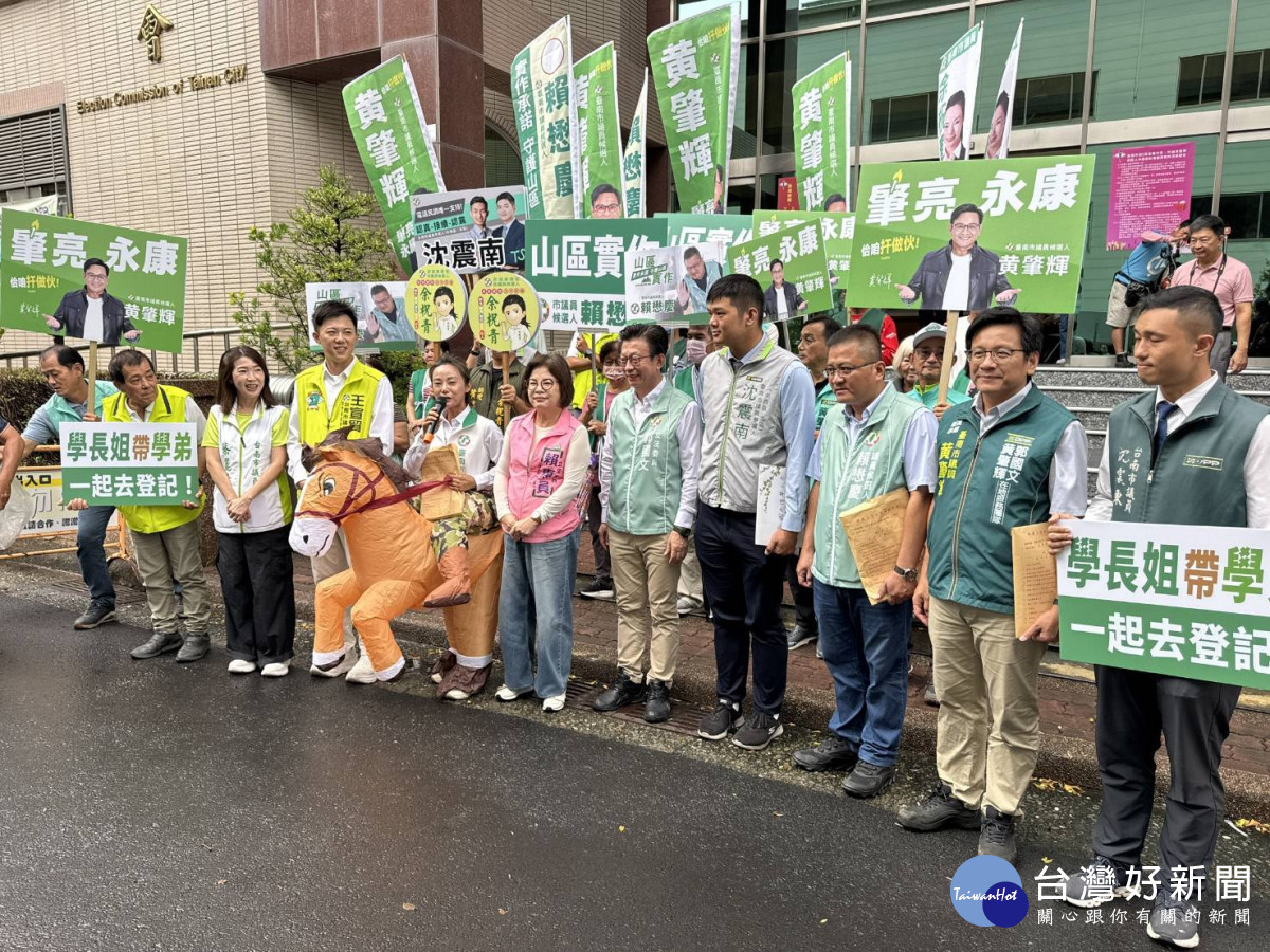 學長姐帶學弟選議員　民進黨南市6選將搶頭香完成登記