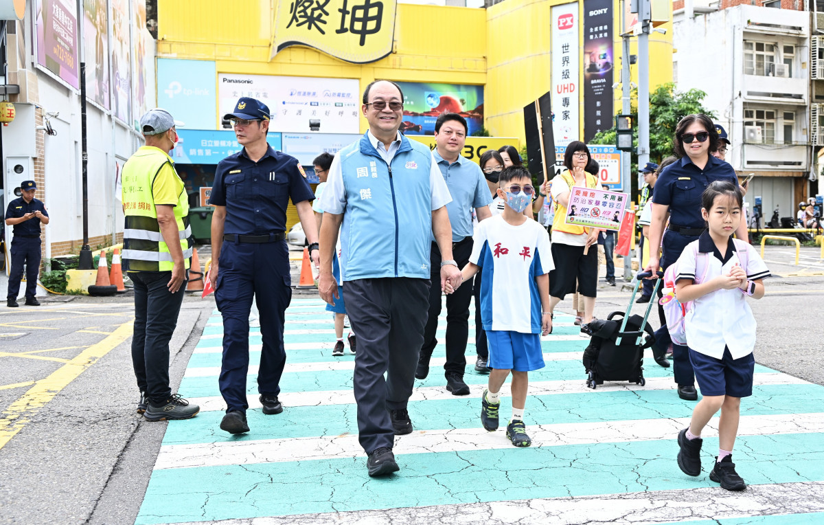 開學日護童總動員　彰化警民攜手守護學童上學路
