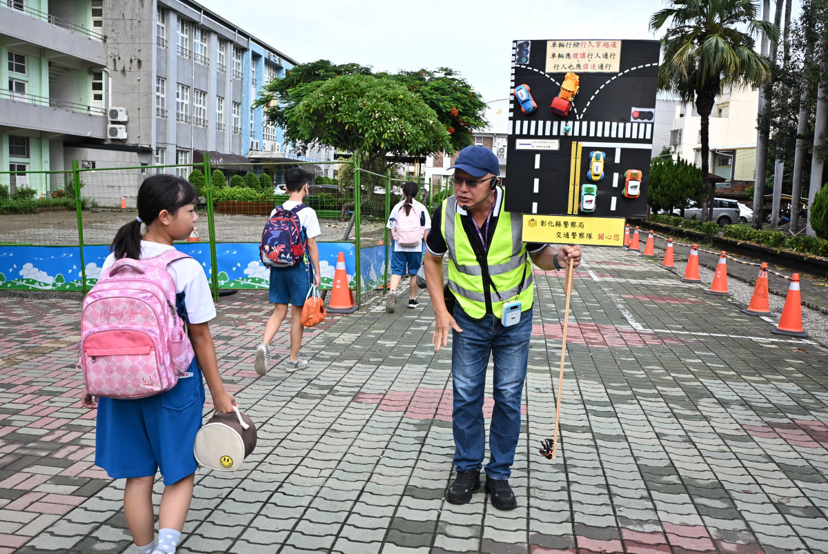 開學日護童總動員，彰化警民攜手守護學童上學路。圖／彰化縣政府提供