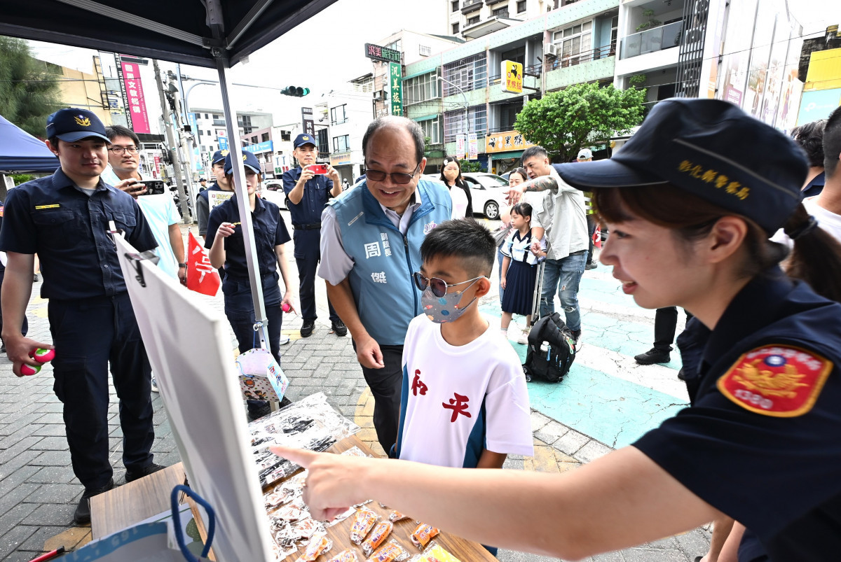 開學日護童總動員，彰化警民攜手守護學童上學路。圖／彰化縣政府提供