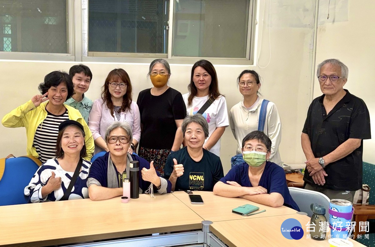 圖說:暨大「30+大學」學員們於開學活動中,展現學習的熱情與活力。(暨大提供)