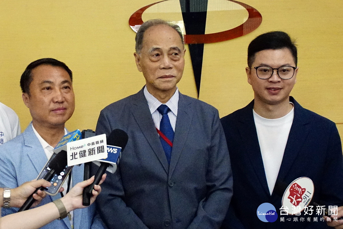 桃園市長張善政競選總部主委黃敏恭說明國民黨改採「六大戰區」全力備戰，全力爭取桃園市長連任。<br />
