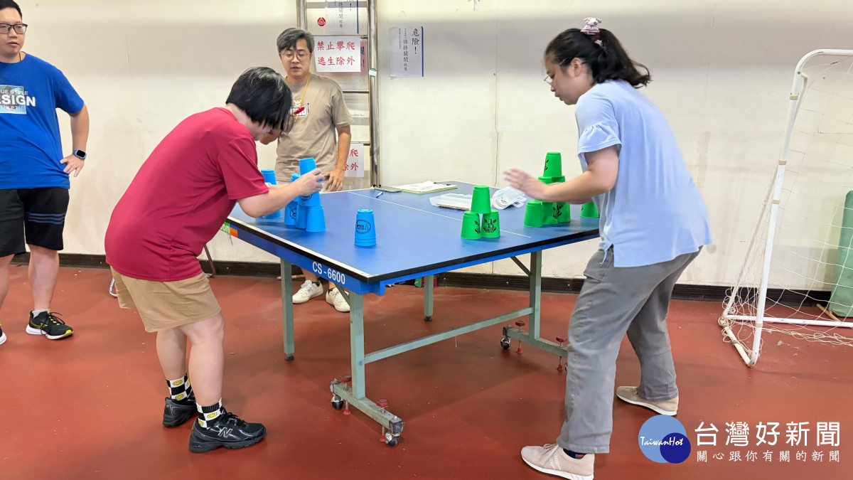 參賽學員平時投入運動訓練，透過團隊練習期待在鳳凰盃賽事中展現復健成果。 (桃療提供)