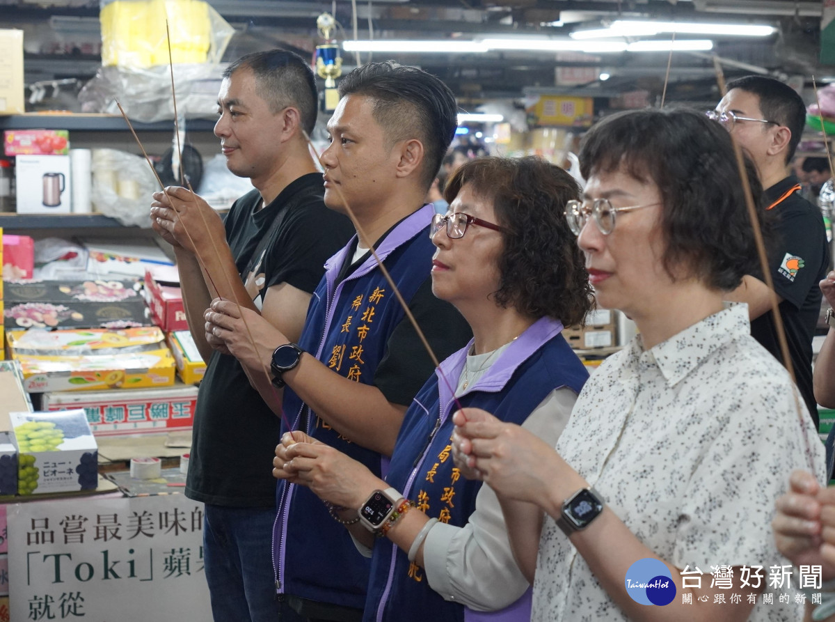 三重果菜市場攜手承銷商做公益　普渡供品捐社會局助弱勢