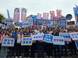 台中市長盧秀燕、國民黨提名的市長侯選人江啟臣助陣30多位台中市議員候選人聯袂登記參選。
