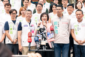 何欣純登記參選台中市長 邀小英任榮譽競總主委
