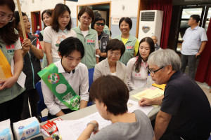 黃柏瑜２日下午前往登記參選市長。圖／記者鄧富珍攝