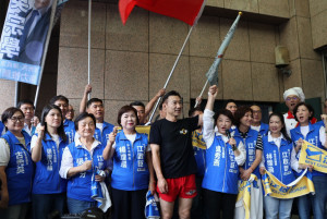 盧秀燕與多位黨籍民代相挺江啟程競選台中市長。