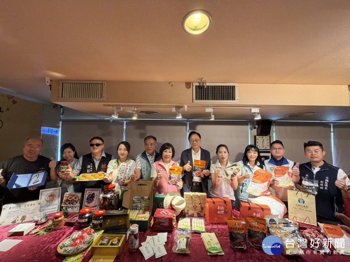 桃園市長張善政出席「平鎮區農業策略聯盟活動」，與農友及平鎮區農會夥伴交流。<br />
<br />
