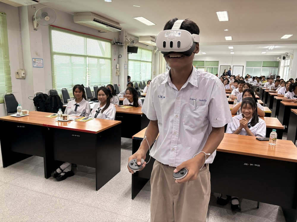 中原資管團隊將VR體驗帶入泰國校園,讓當地學生透過沉浸式學習感受數位科技魅力。