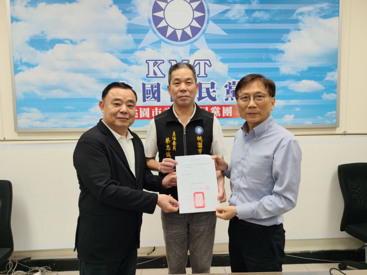 展現大局、捍衛正義！　 鄭麗文深夜拜會　詹江村收下政黨推薦書