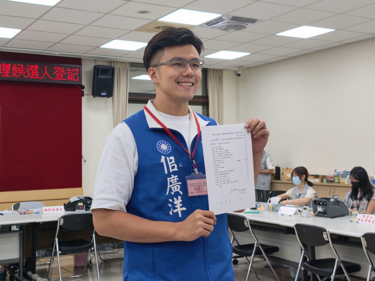 佀廣洋在青年軍陪同完成登記　一步一腳印全力以赴為桃園為服務