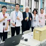 左起：橫山鄉民代表會古鋓明主席、沙坑國小楊絮捷校長、新竹縣醫師公會陳炫達理事長、新竹縣政府衛生局殷東成局長、中央健康保險署北區業務組張溫溫組長、臺北榮民總醫院新竹分院陳曾基院長、新竹縣議會張良印議員、橫山鄉公所謝文桓 秘書、林思銘立法委員辦公室陳華芳秘書。