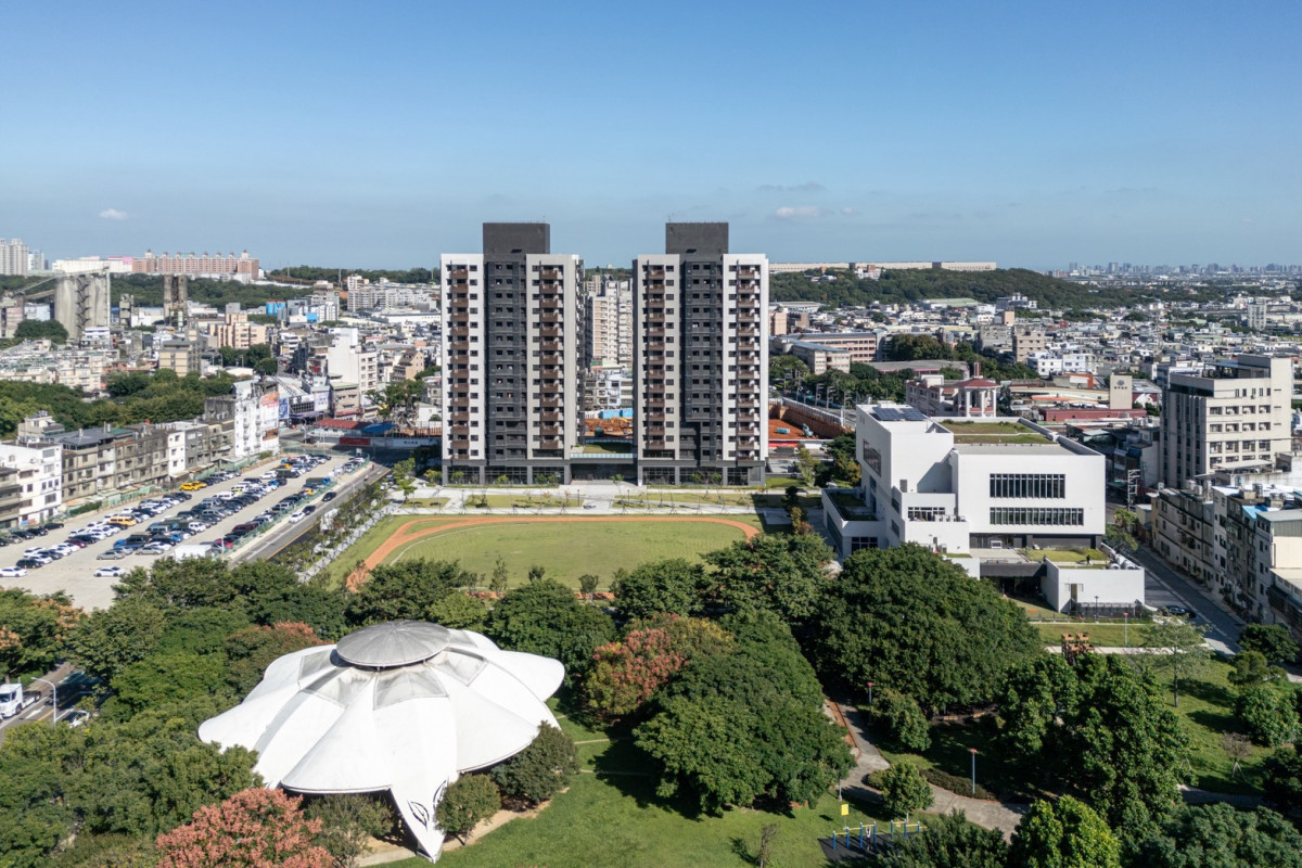楊梅一號社宅獲優良公共建築類金石首獎。