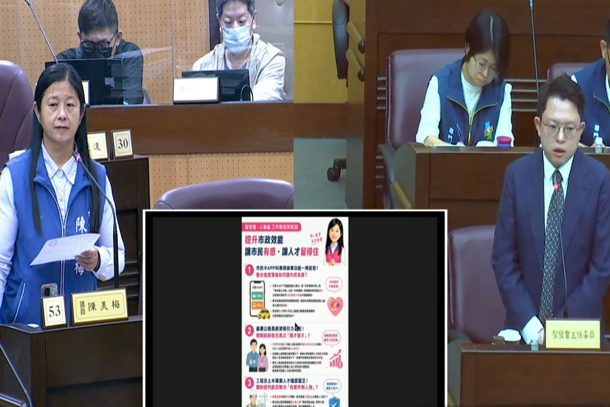 桃園市議員陳美梅質詢市府智發會主委廖修武。<br />

