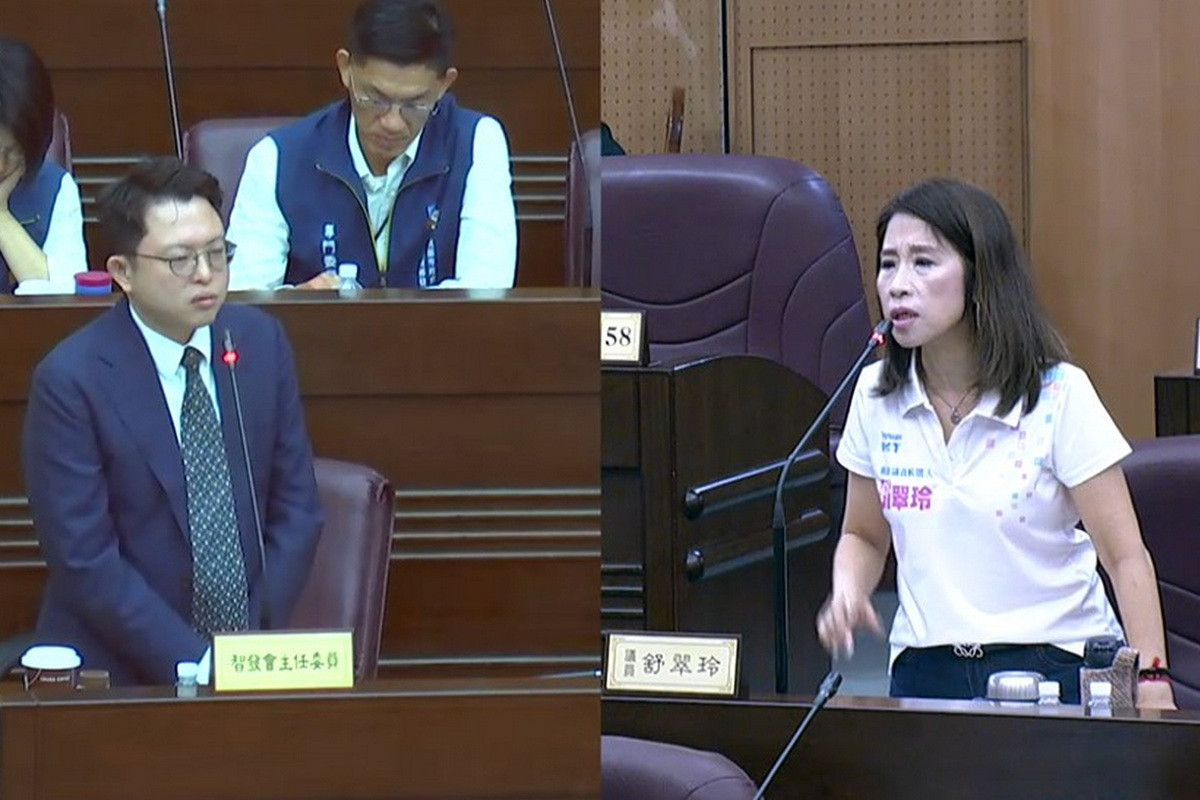 桃園市議員舒翠玲質詢市府智發會主委廖修武。<br />

