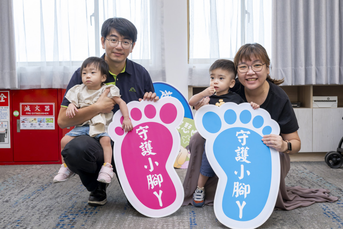 蘇姓雙胞胎家庭回娘家,感念當年保溫箱歲月如今幸福滿滿。圖/彰基提供