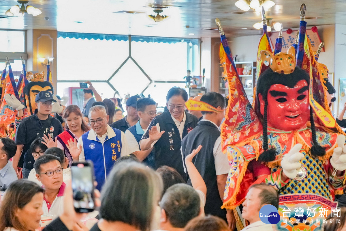 桃園市長張善政出席「桃園市復興國際同濟會暨珍珠國際同濟會會長暨會職人員聯合交接典禮」。