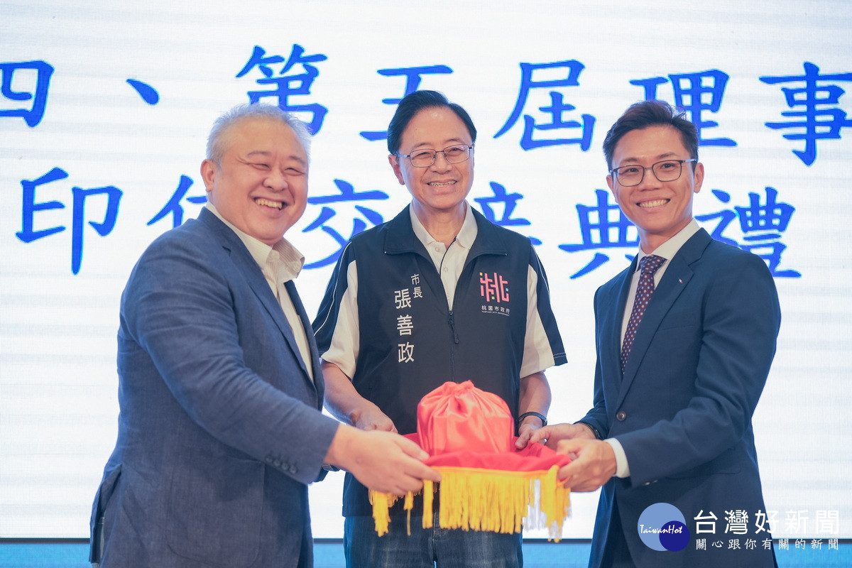 桃園市長張善政出席「桃園市廢棄物清除處理商業同業公會第4、5屆理事長交接典禮」。