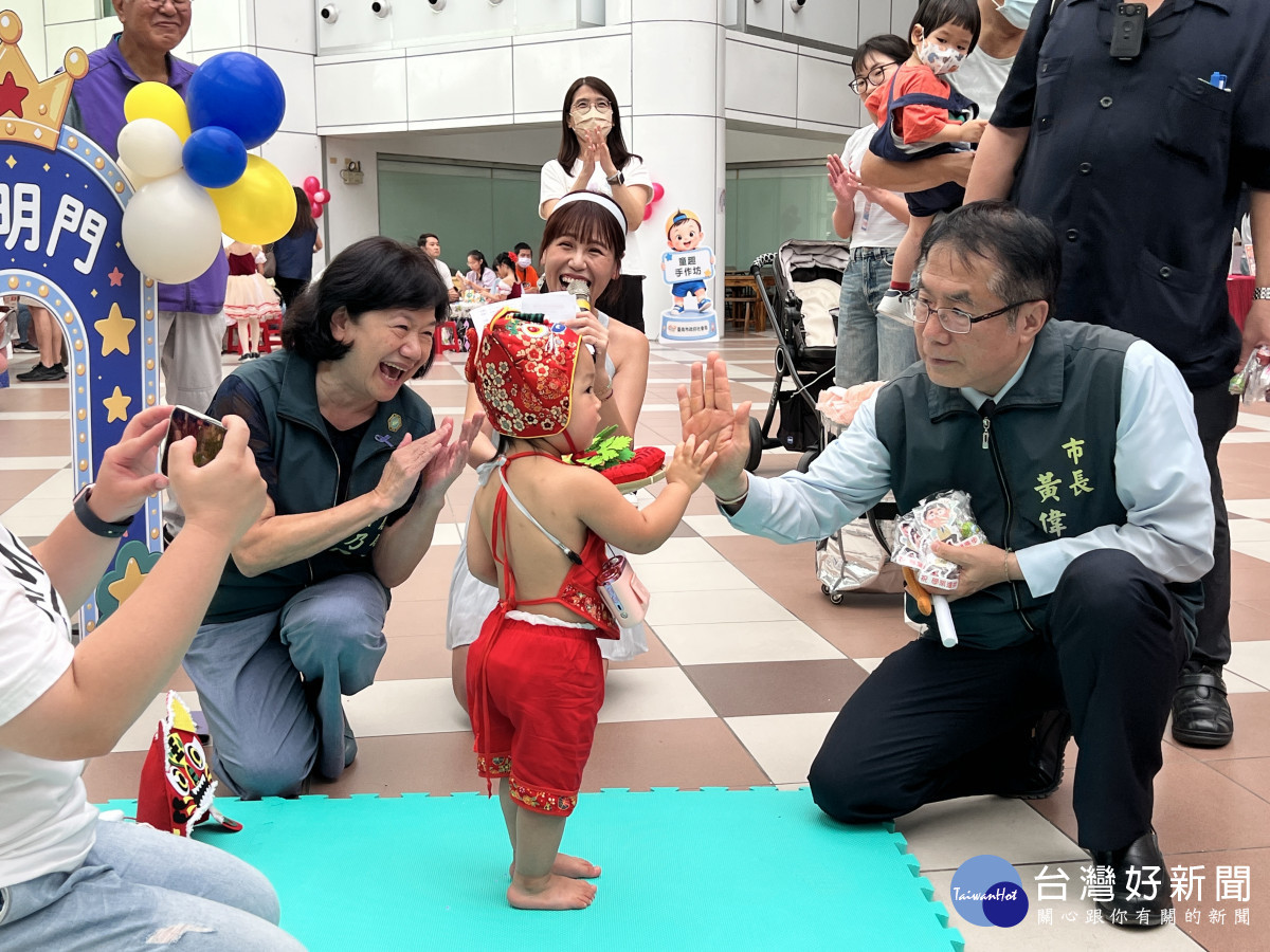 「童伴台南・寶寶抓周親子派對」幸福登場　黃偉哲陪伴親子見證成長時刻