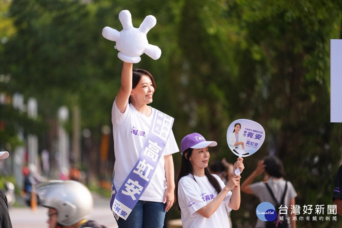 高虹安路口道早安　支持者比讚大喊加油