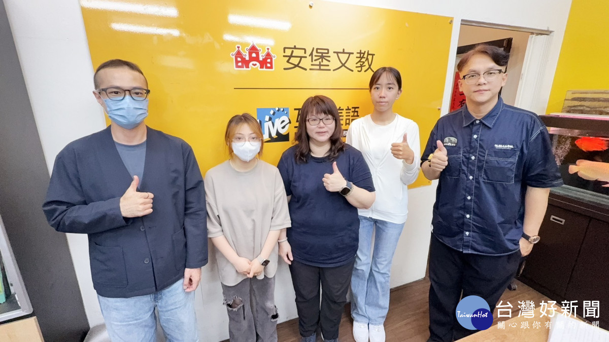 嶺東科大應外系教師赴安堡文教補習班關心學生實習情形與學習表現(圖/嶺東科技大學)