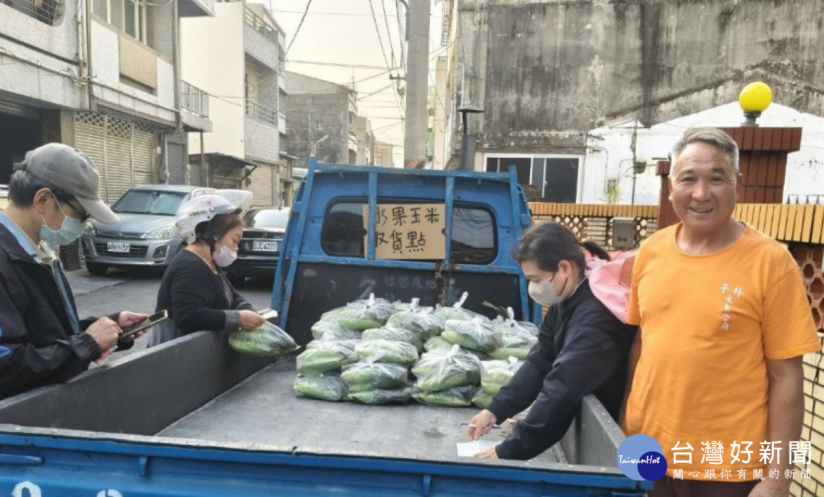 嘉義縣朴子市大葛里里長參選人楊國智被鄉親稱為「玉米所長」，圖／林詩涵翻攝