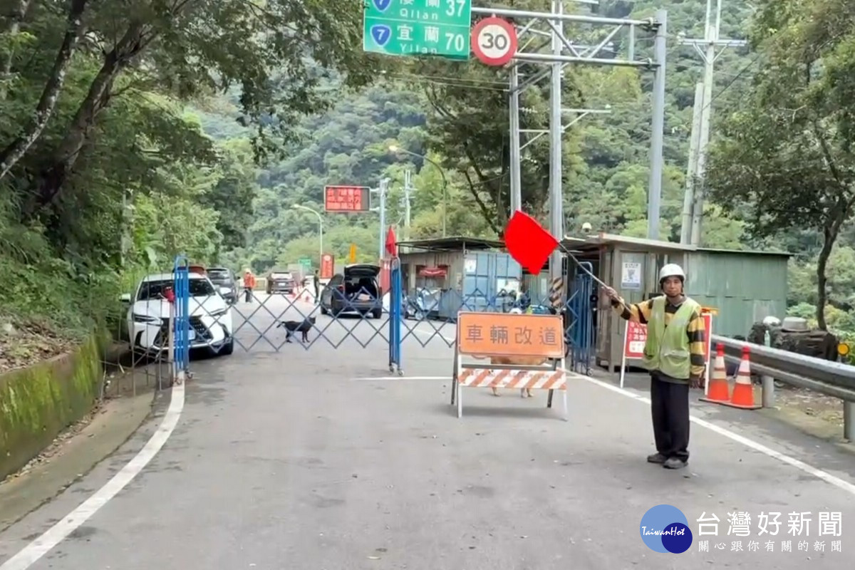 台7線48.9K(桃園復興區)明隧道工區,發生大規模坍方落石,進行封閉管制。