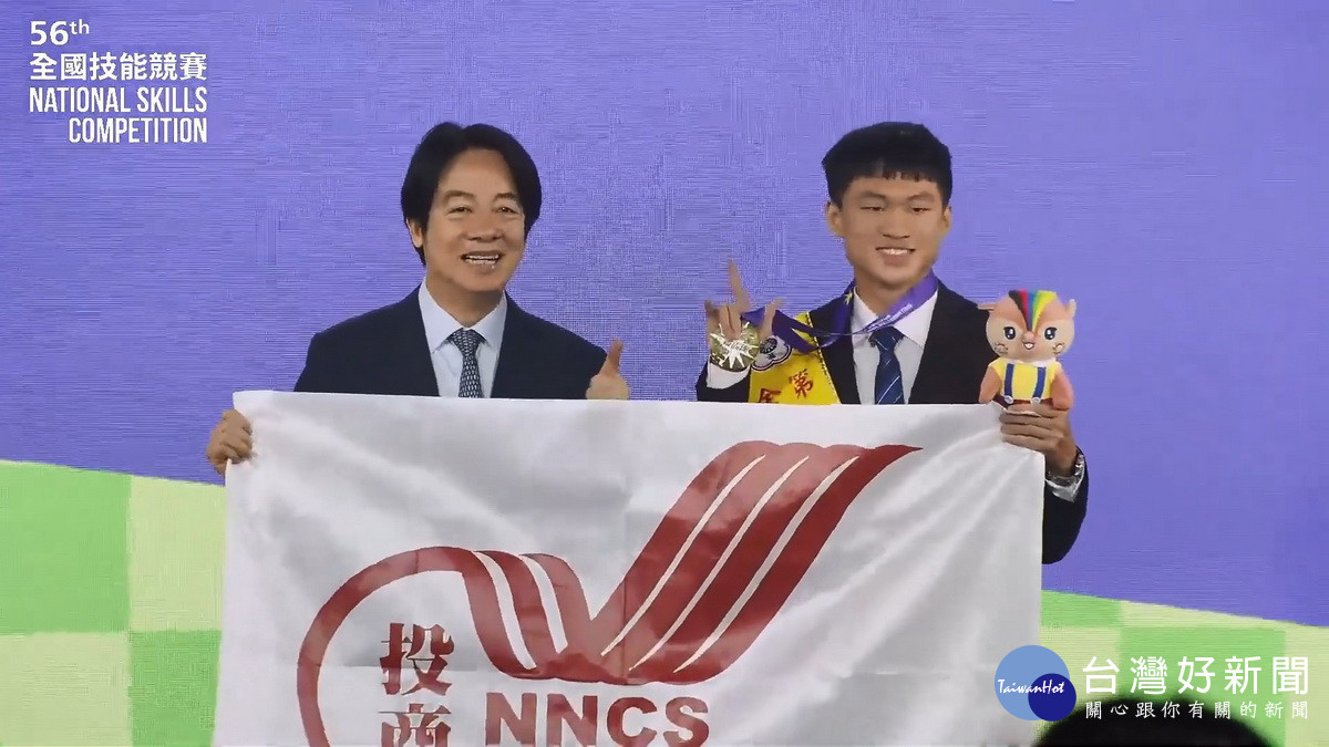 楊同學獲賴總統頒獎表揚。(投商提供)