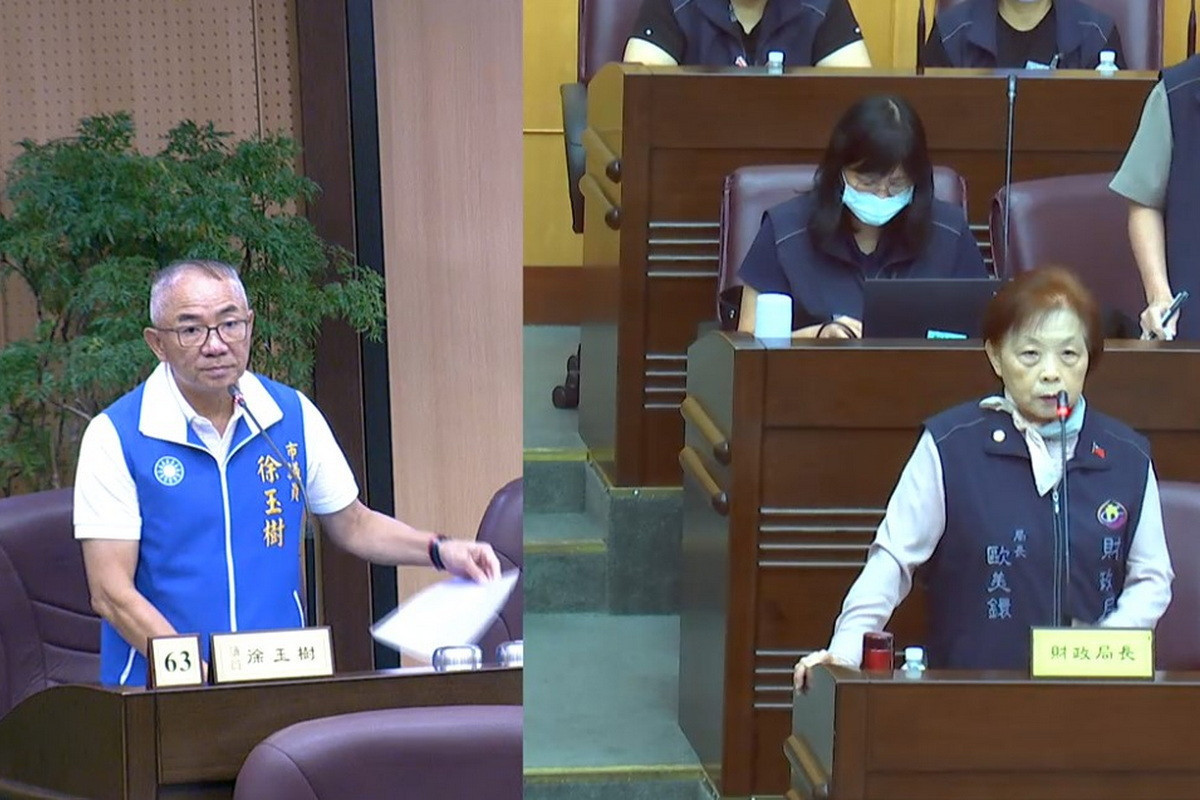 針對統籌款增加卻大砍補助款,桃園市議員徐玉樹質詢財政局長歐美鐶。