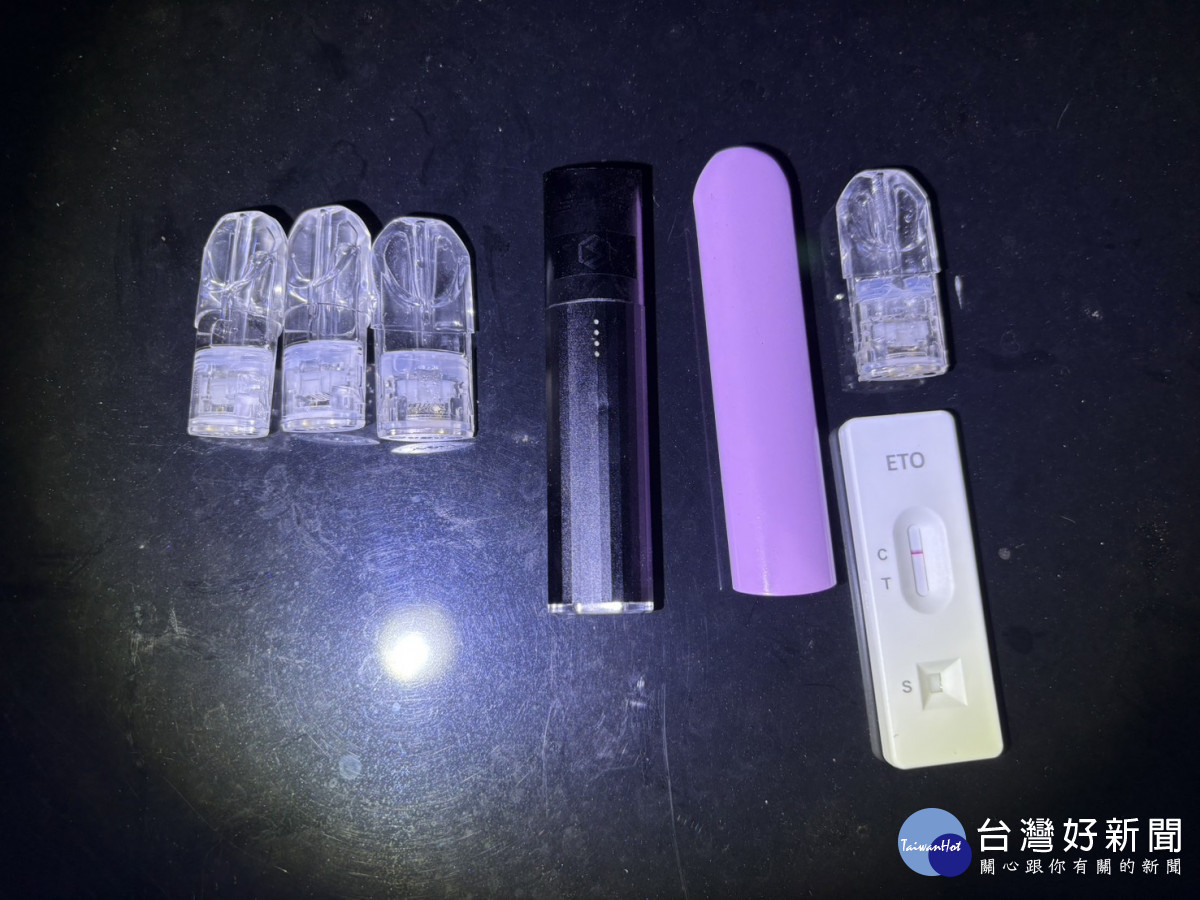 查扣電子菸及4顆菸彈。