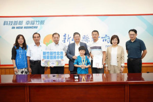 竹縣府為博愛國小范揚晟的優異表現喝采。