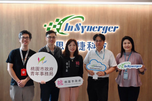桃市政青年事務局長侯佳齡拜訪思納捷團隊，恭賀團隊邁向新的發展階段，也展現桃園持續扶植新創、協助團隊接軌產業的成果。