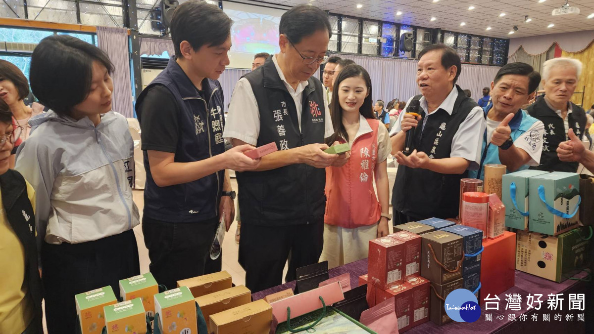 桃園市長張善政出席「龜山區農業策略聯盟活動」,與農友及龜山區農會夥伴交流。