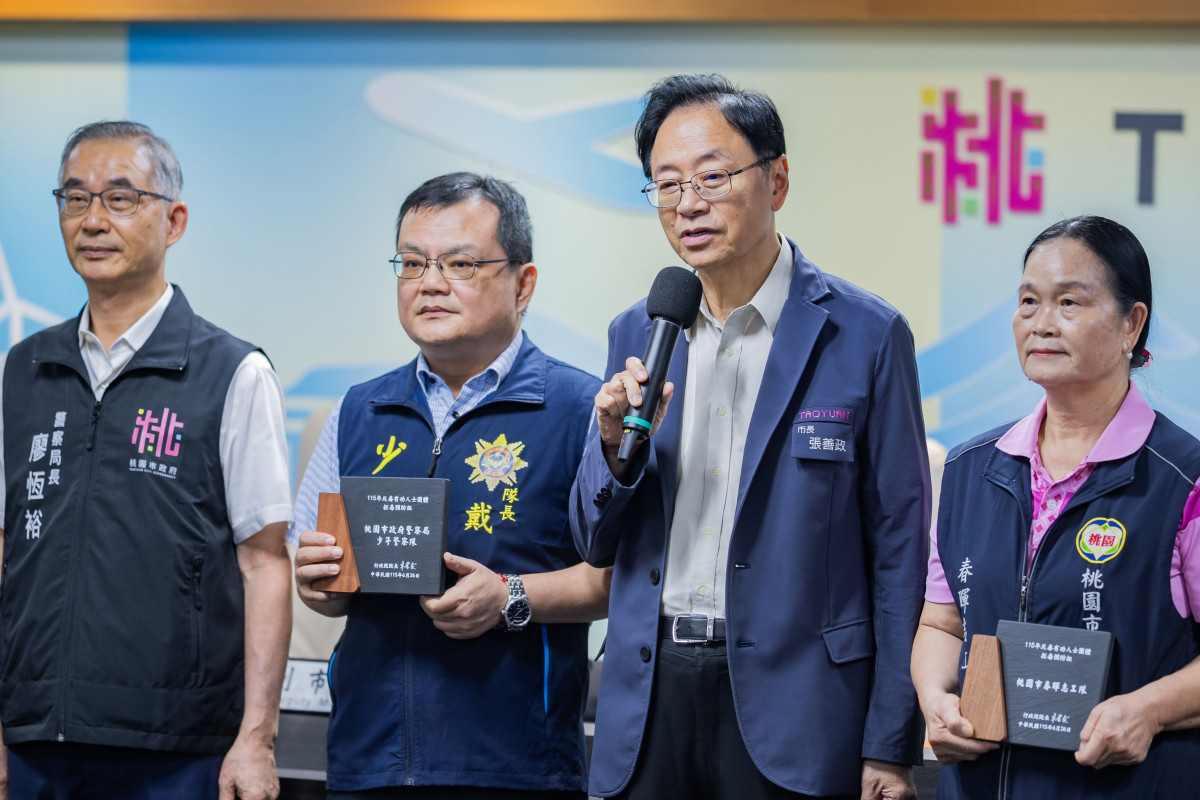警察局呈獻榮獲行政院「115年反毒有功團體獎(拒毒預防組)」獎項。<br />
<br />