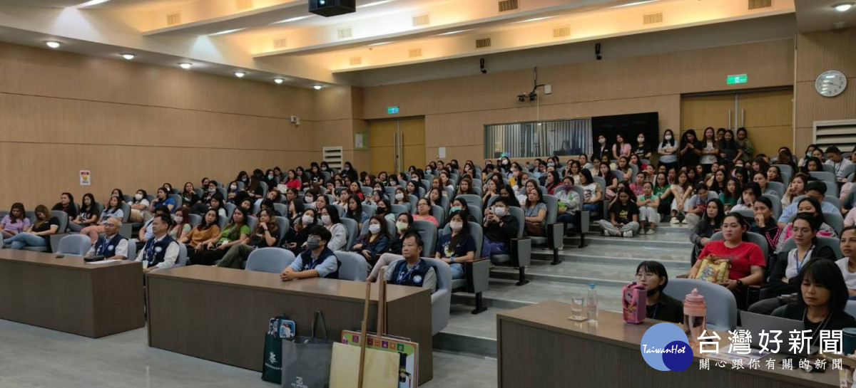 桃市警局平鎮分局辦理「115年外籍人士生活安全與治安座談會」,共有190名菲律賓籍移工參與。<br />
<br />