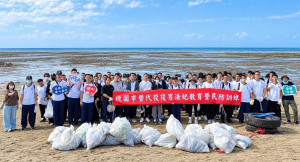 桃園市政府民政局於大園區圳頭里軍史公園及許厝港濕地辦理第3季法紀教育暨民防訓練。