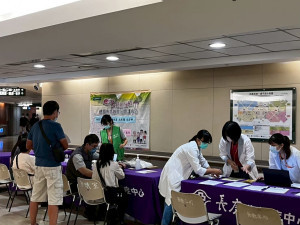 桃園市政府衛生局協助市民認識失智症早期徵兆，鼓勵疑似個案及早就醫，並在確診後獲得適切的照護與支持。