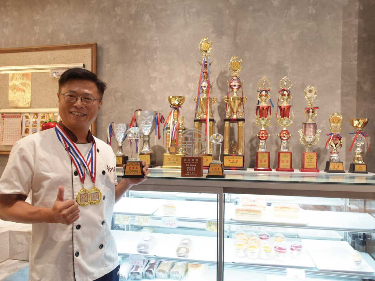 板橋中山路百年老店新珍香,今年於新北市蛋黃酥節經典、創意雙項目同時獲獎