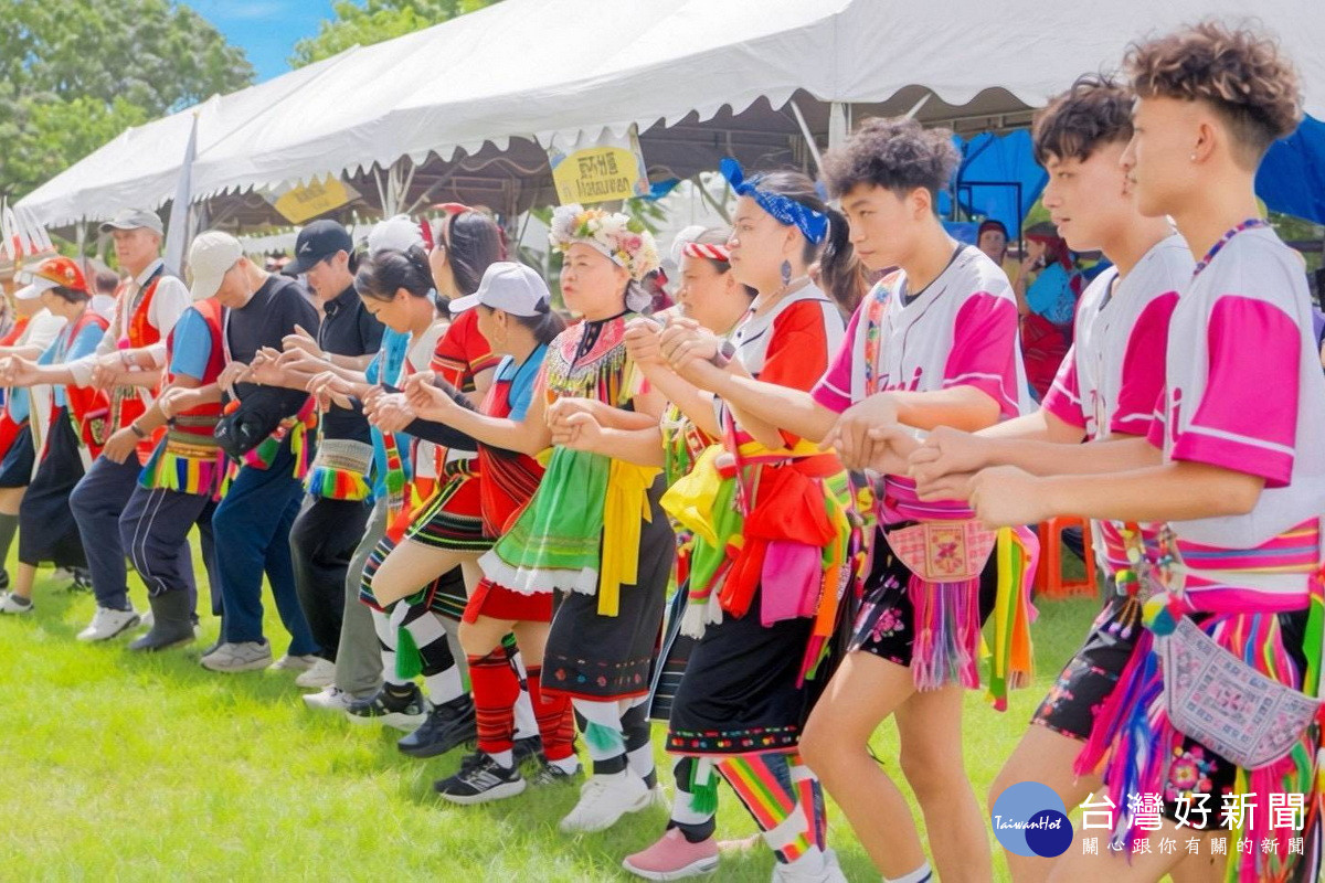 115年蘆竹區豐年祭各區族人一起跳大會舞<br />