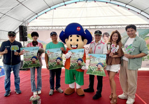 桃園市政府秘書長溫代欣出席「2026大溪韭菜花季－韭藏樂活」活動。